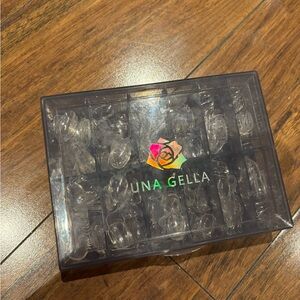 UNA GELLA Almond Extra Short Nails